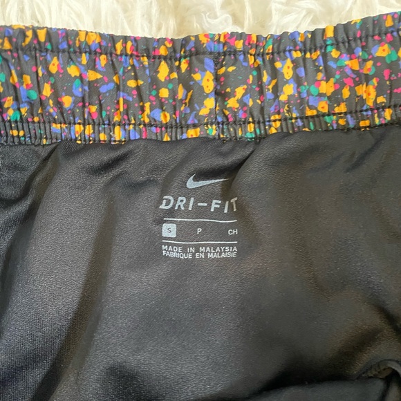 Nike Tempo Icon Clash Drifit Black Shorts - Picture 7 of 8